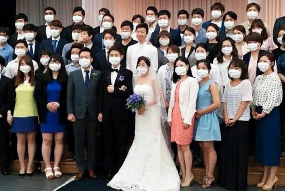 [Image: b2ap3_amp_face-masks-korean-wedding.jpg]