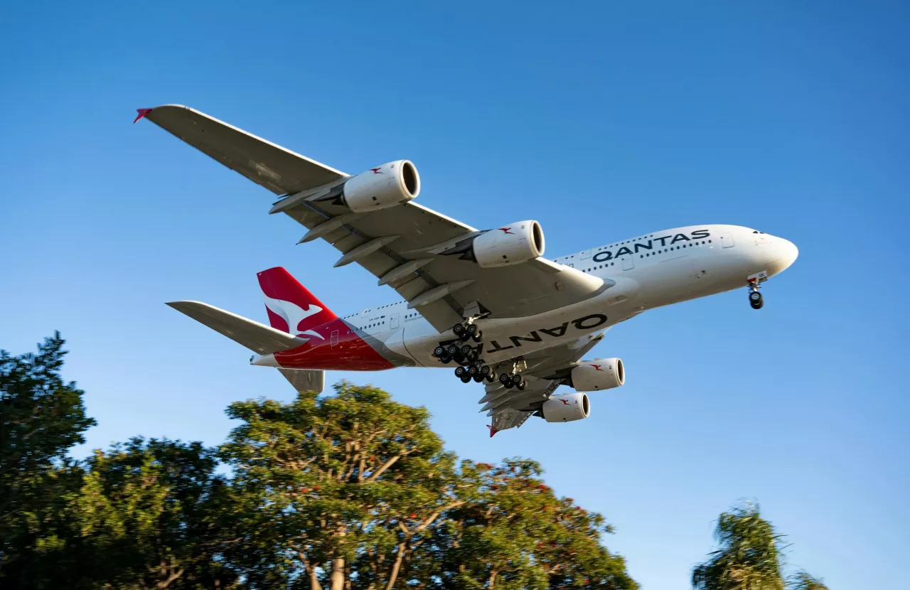 qantas-airplane-landing